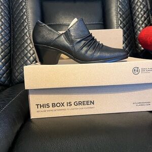 Clarks Women's Black Textured Heels